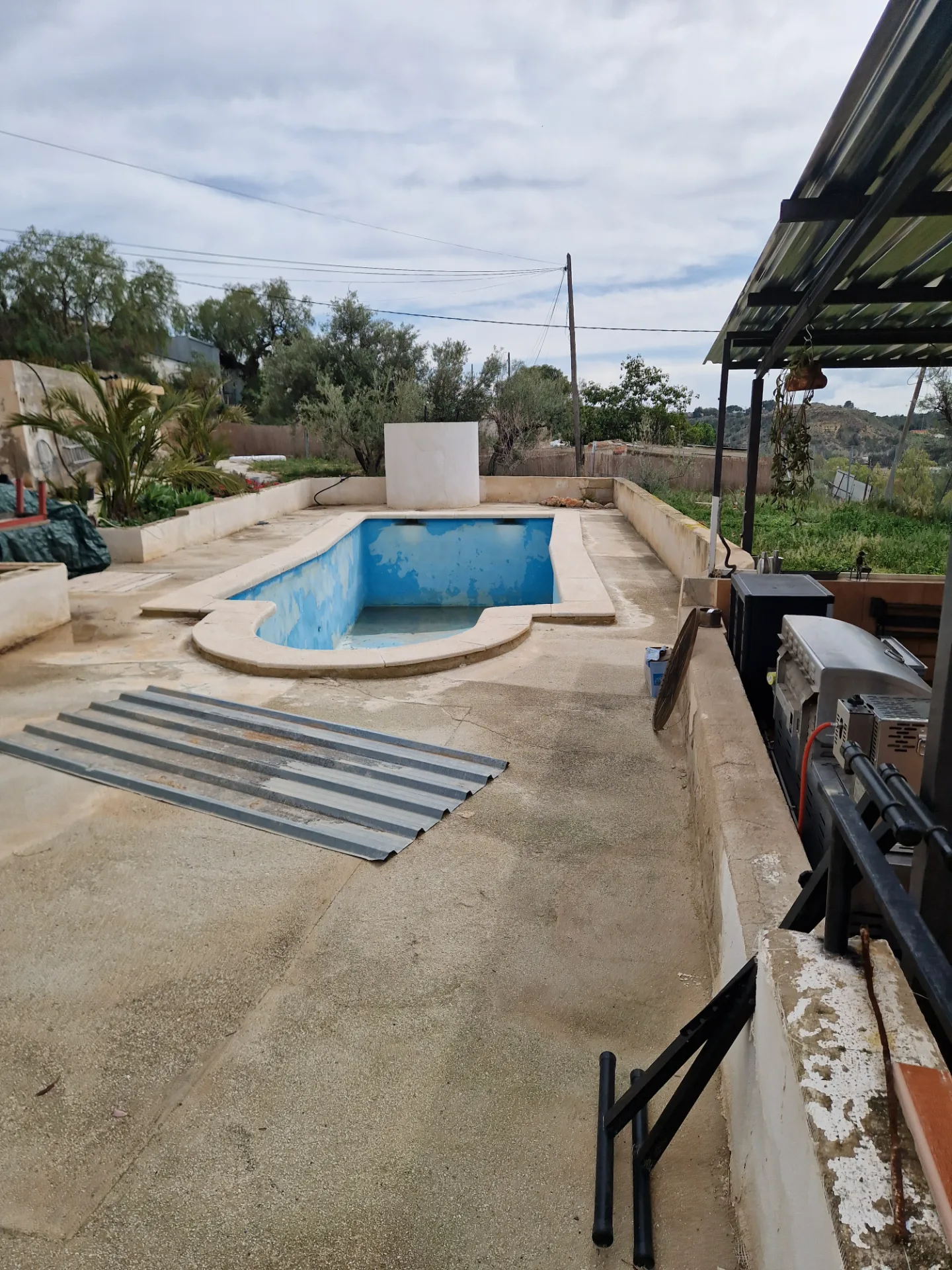 Before: Pool & terrace — travertine instead of concrete